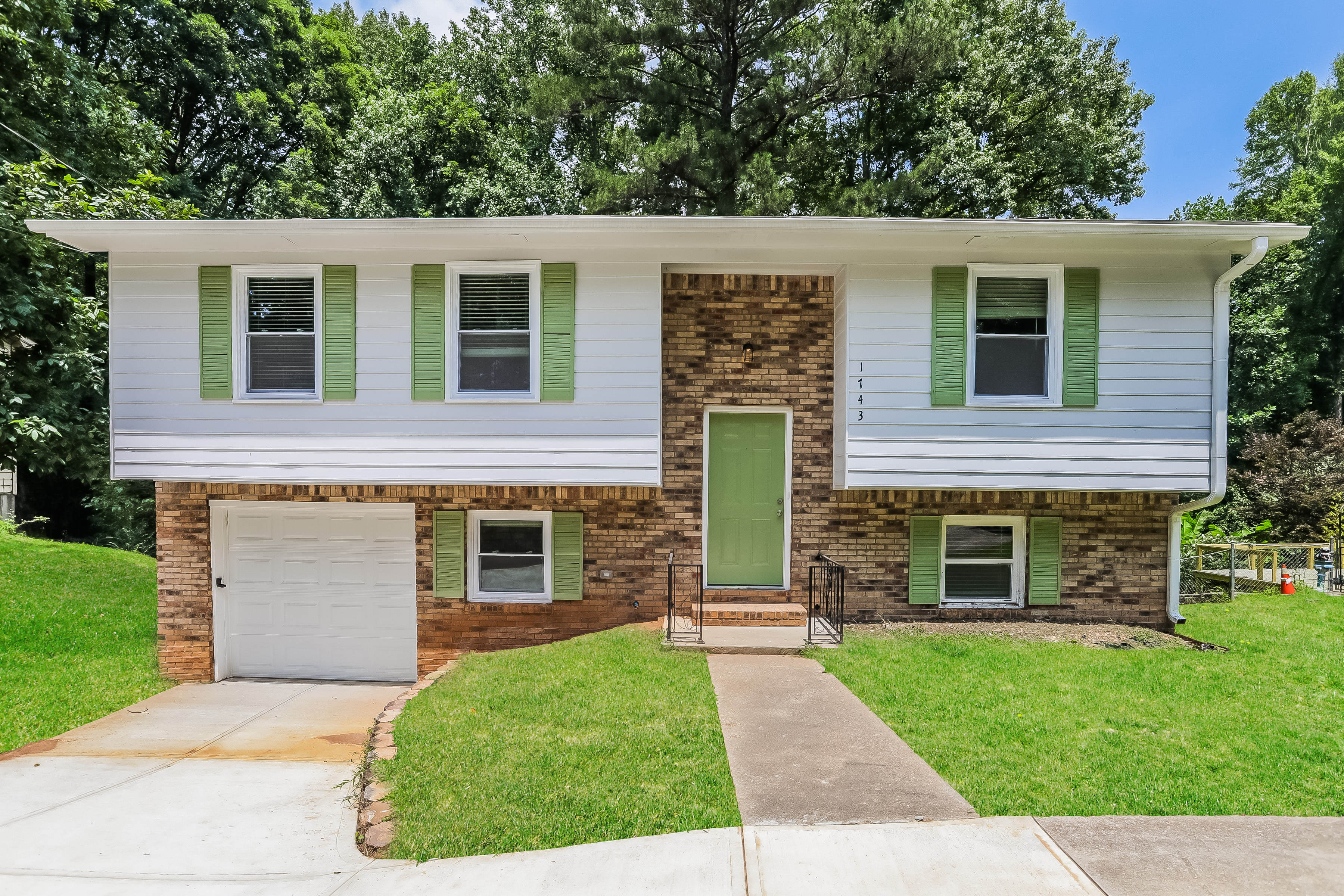 1743 HUNTING CREEK LN SE CONYERS, GA 30013